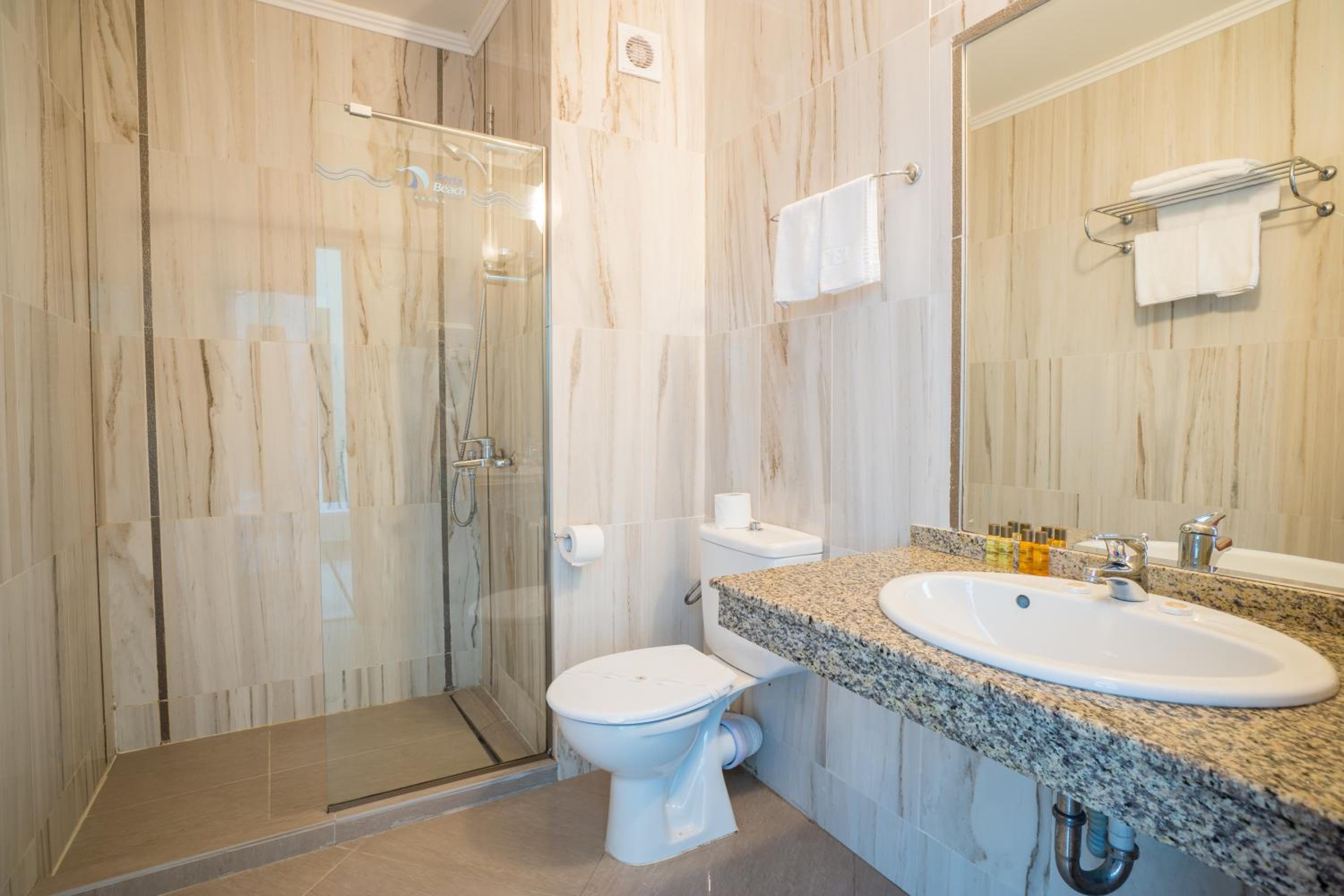 Perla Beach Hotel III 48/50