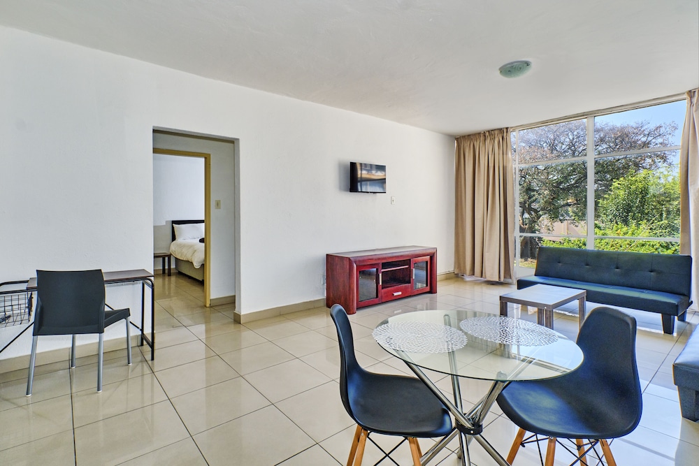 Inn & Out Sandton Park 23/37