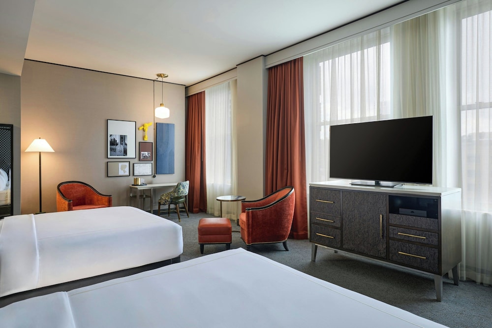 Room, 2 Queen Beds, Partial River View, Lounge Access