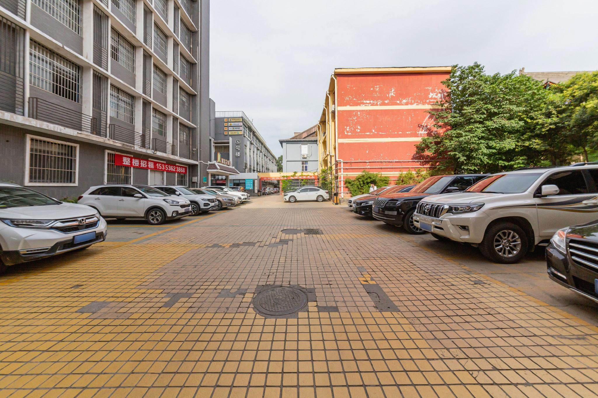Jinjiang Inn Select (Xi'an Bell Tower North Street Metro Station) 60/67