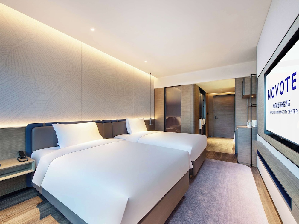 DELUXE, TWIN BEDS
