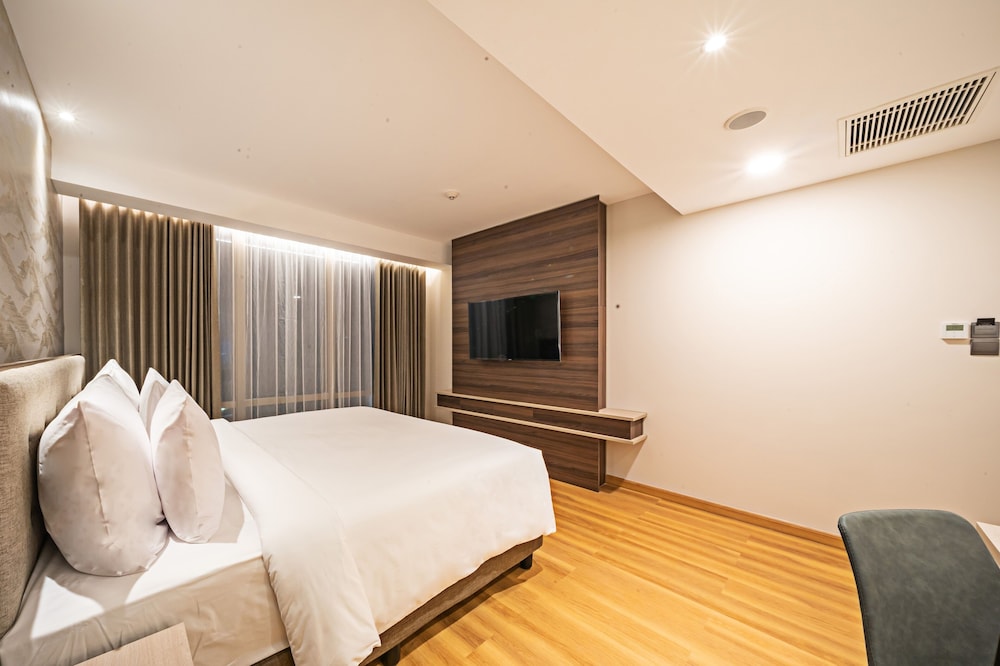 Platinum Tunjungan Hotel 11/50