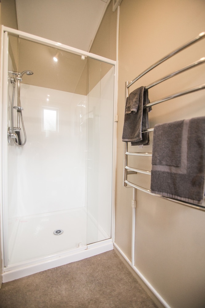 1 Bedroom, Apartment, 1 Single and 2 Queen Beds، Hastings Top 10 Holiday Park 3/3