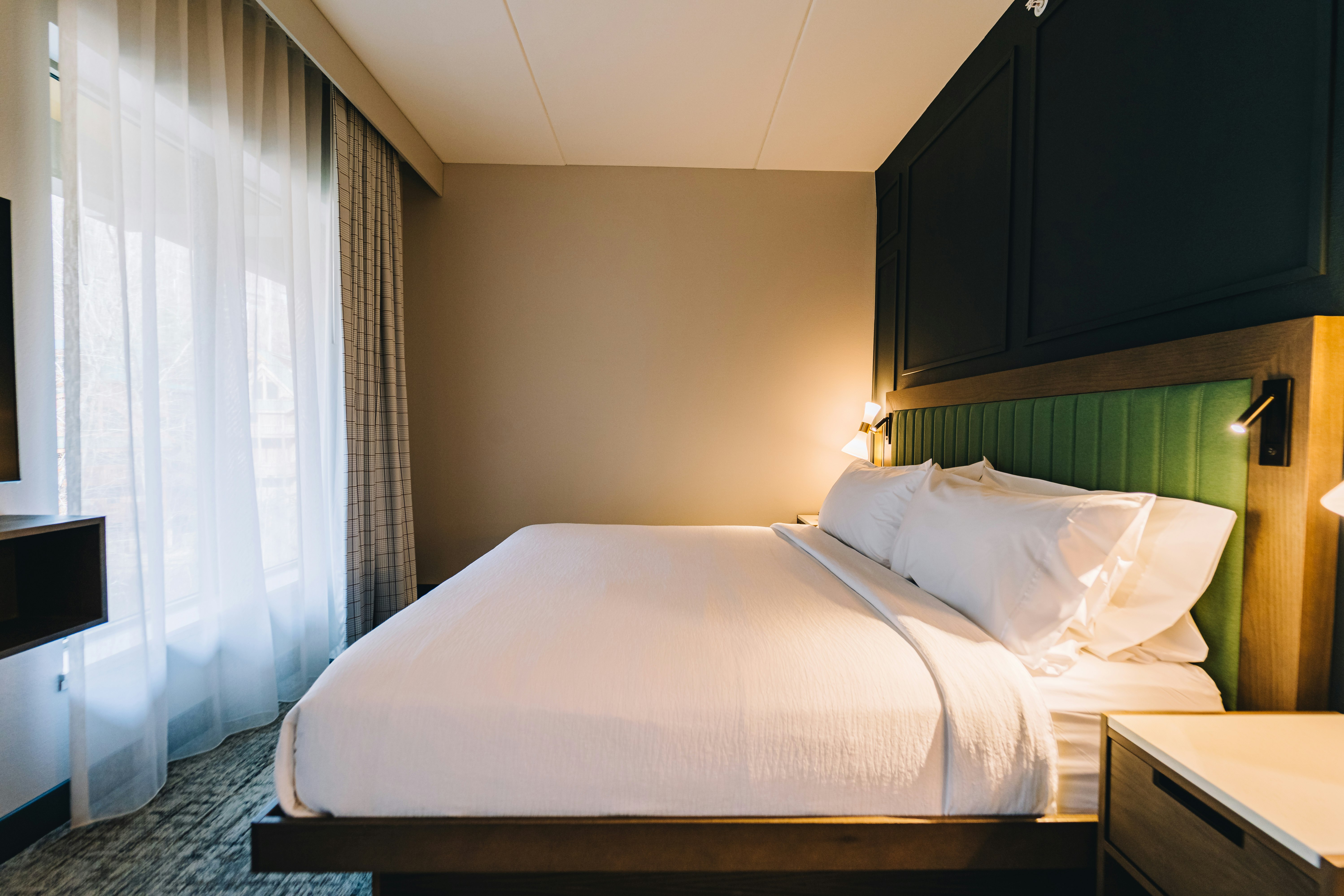 STUDIO, KING BED, BALCONY, ACCESSIBLE