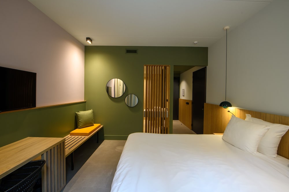 SUPERIOR, DOUBLE BED