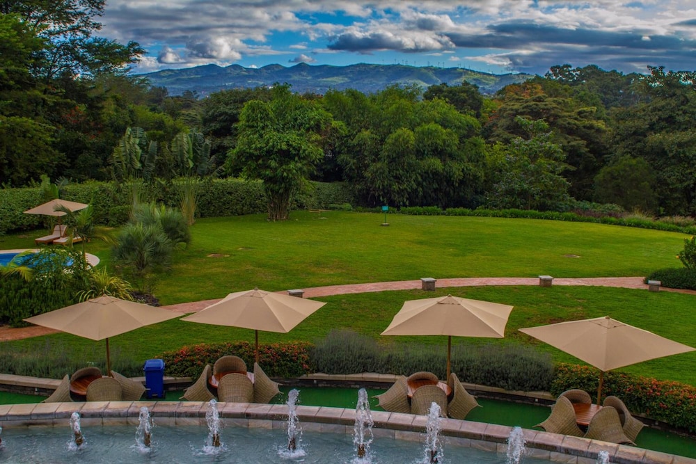 Hemingways Nairobi 19/54