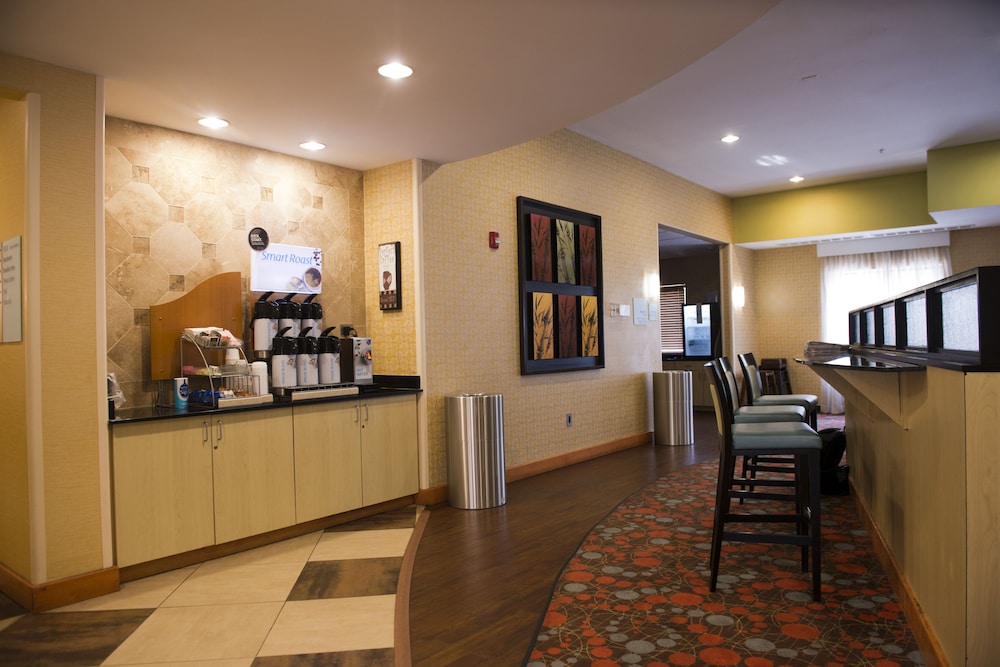 Holiday Inn Express Hotel Suites Atlanta East Lithonia 11/66