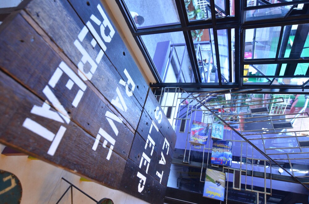 Junction Hostels 7/50