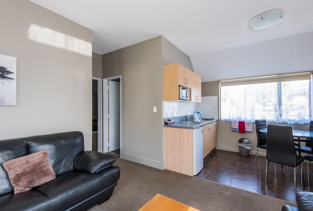 Manuka Crescent Motel 34/63