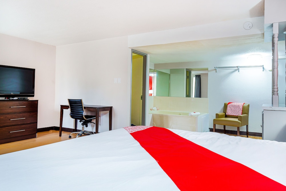Americas Best Value Inn Moline 15/41