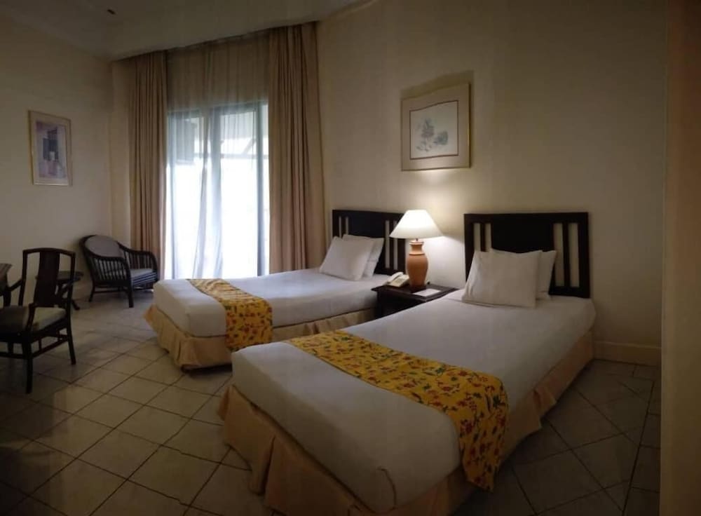 THE ORIENT STAR RESORT LUMUT 18/39