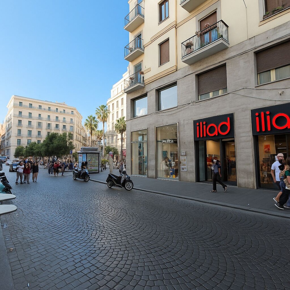 Piazza Carita 35/49