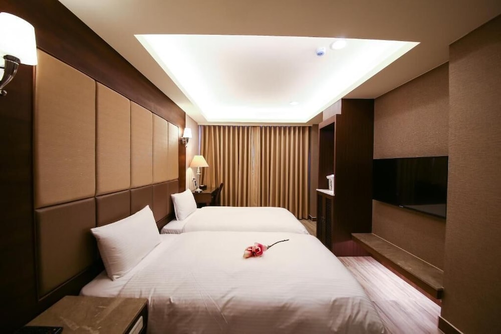 Maple Hotel 27/65
