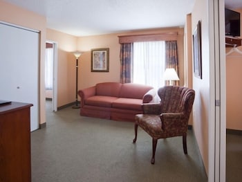 Grandstay Residential Suites Hotel - Sheboygan 40/69