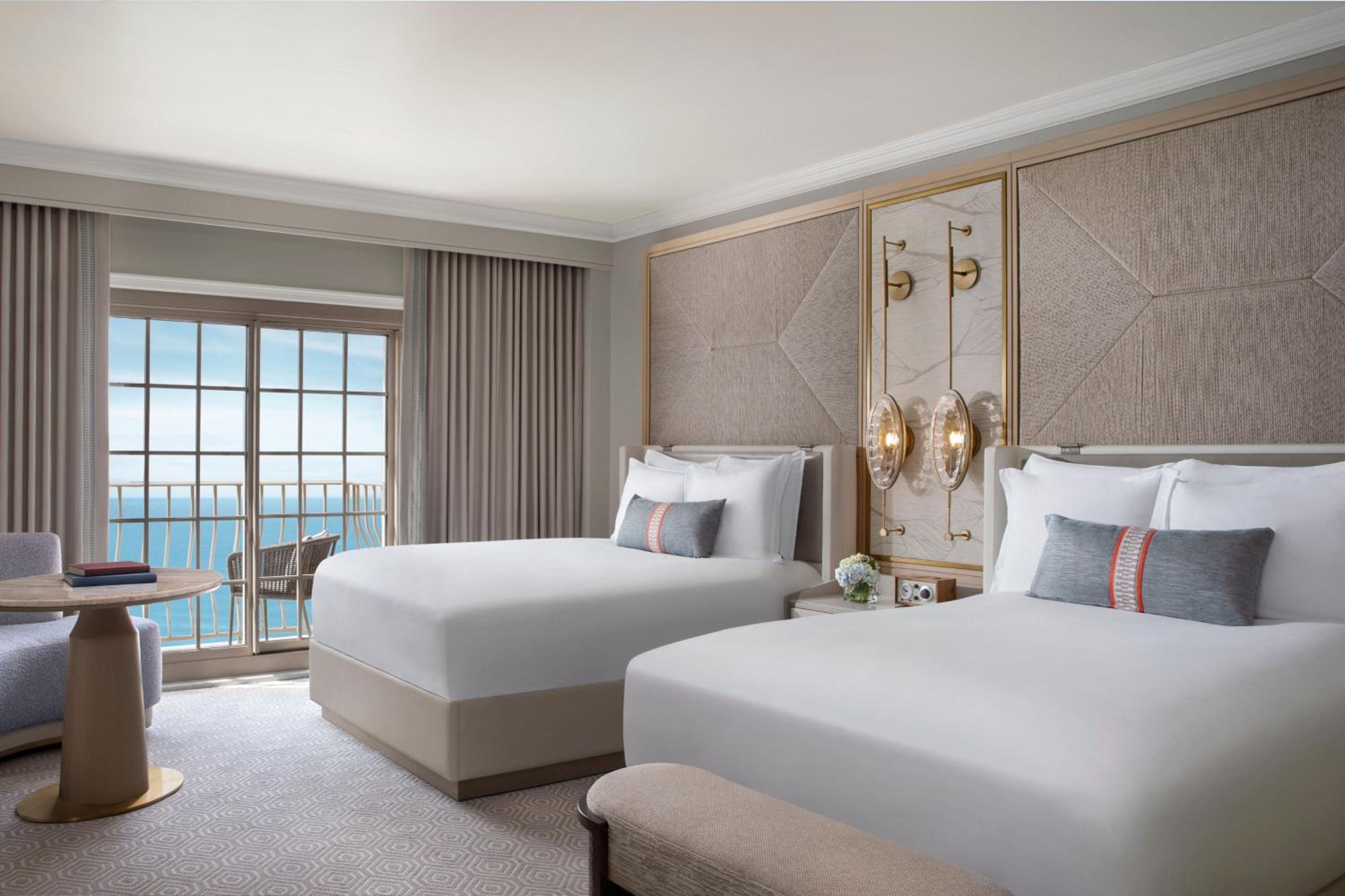 Room, 2 Queen Beds, Coast View, Bathtub, Accessible
