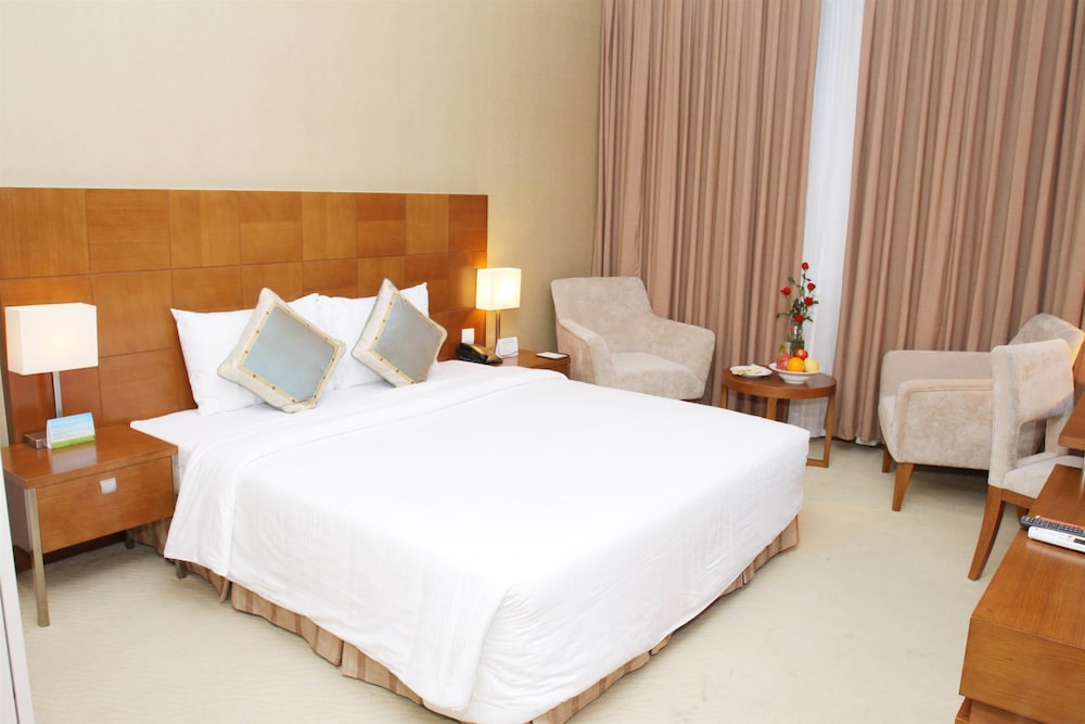 Aurora Hotel Plaza 19/71