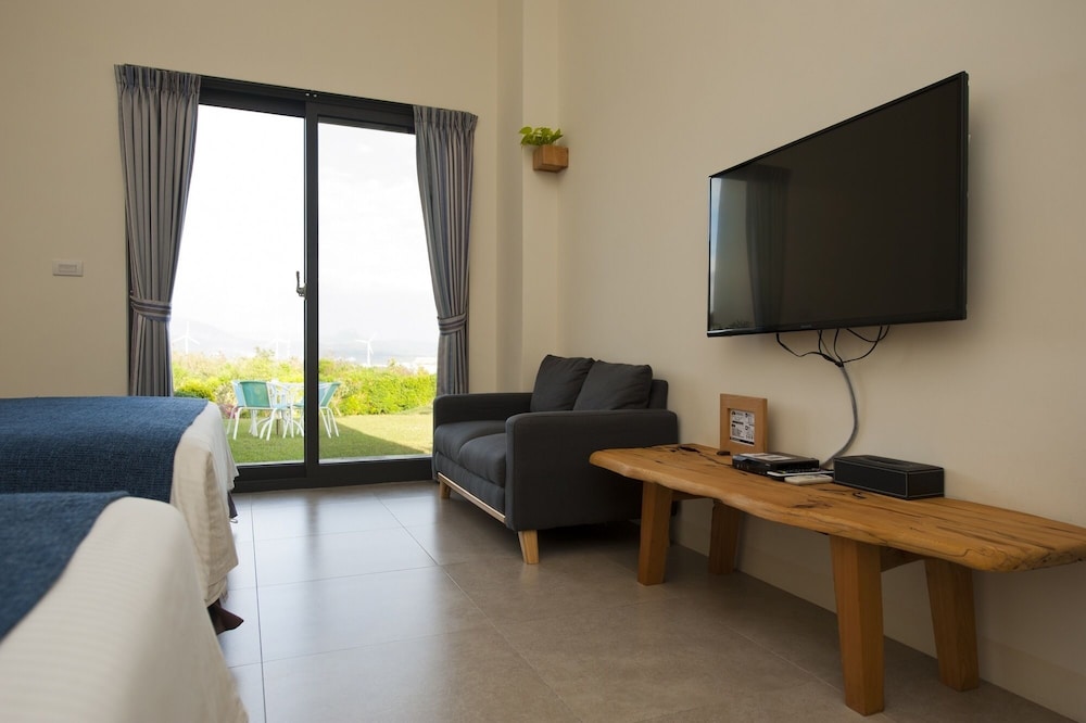 The Tree Bed and Breakfast 29/71