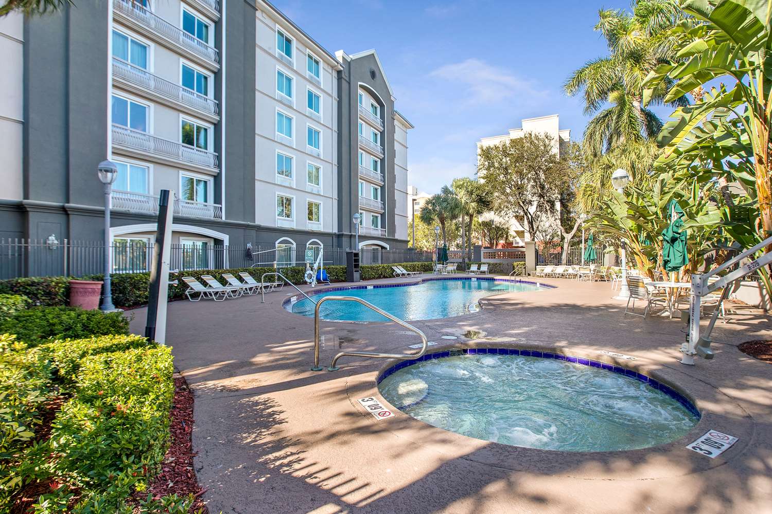 La Quinta Inn & Suites by Wyndham Ft. Lauderdale Airport 36/42