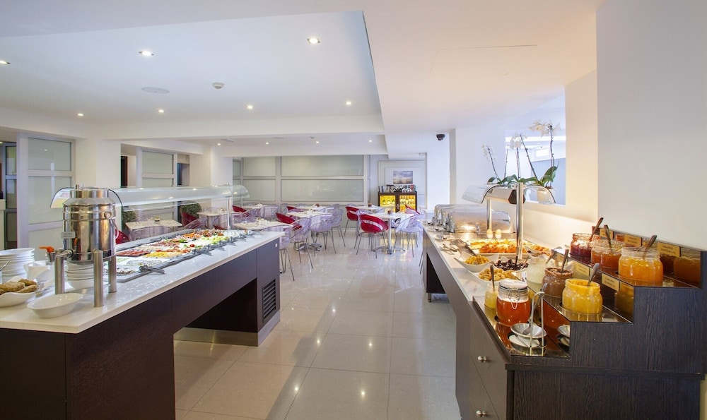 ibis Styles Larnaca Finikoudes Beach 24/32