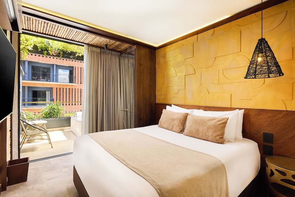 Golden Valley Hotel 12/50