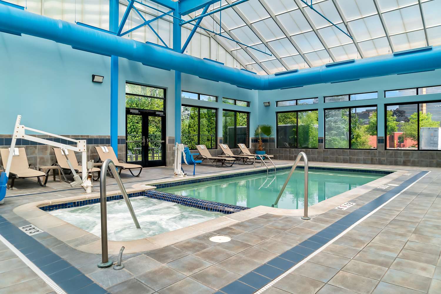 Holiday Inn Express & Suites Southfield - Detroit 2/11