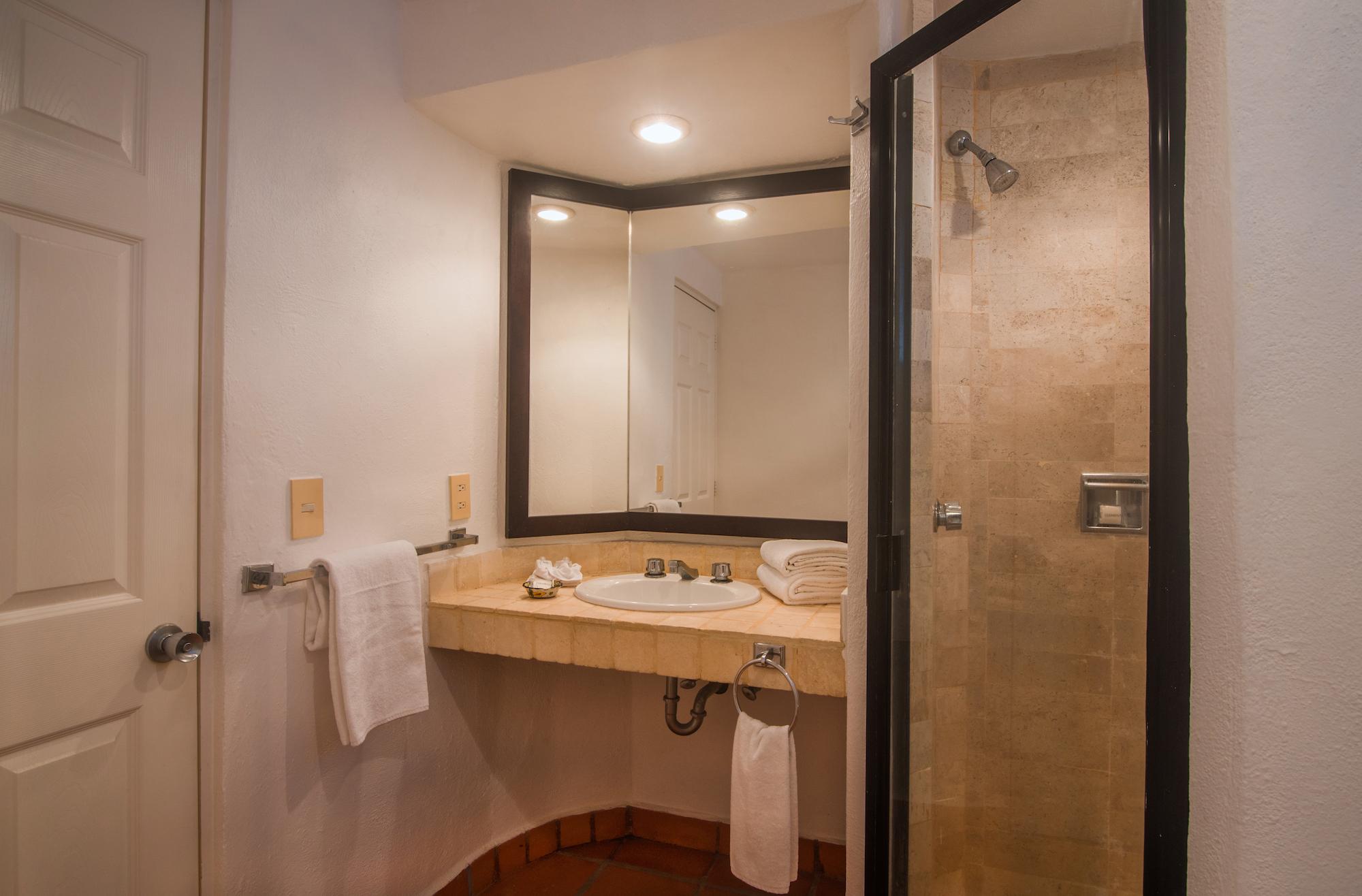غرفة قياسية بسرير مزدوج، One Beach Street Puerto Vallarta 3/3