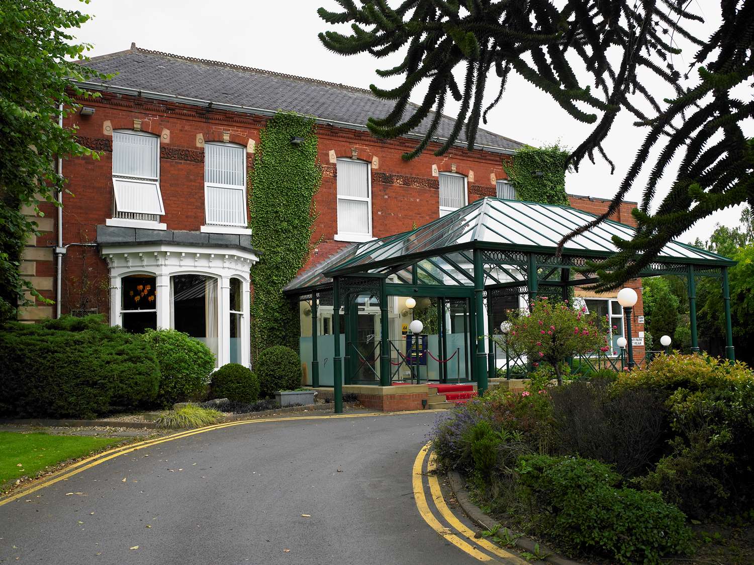 Parkmore Hotel And Leisure Club, Sure Hotel Collection by BW 34/35