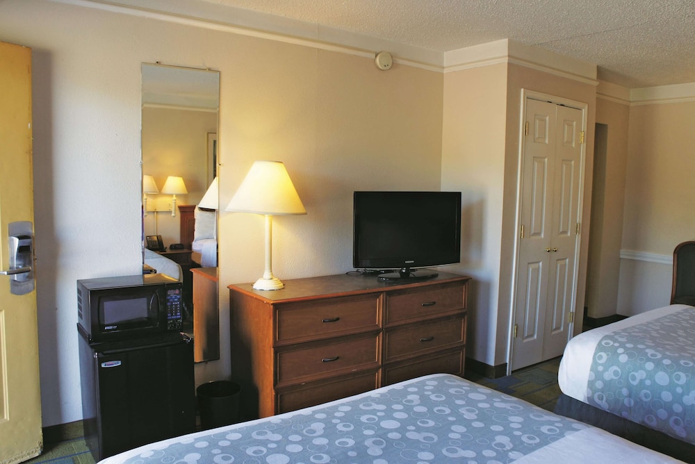 La Quinta Inn Clute Lake Jackson 18/36
