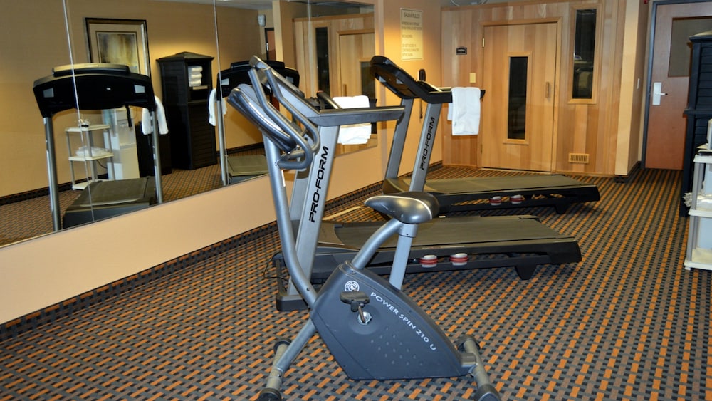 Holiday Inn Express Hotel & Suites Suffolk 25/41