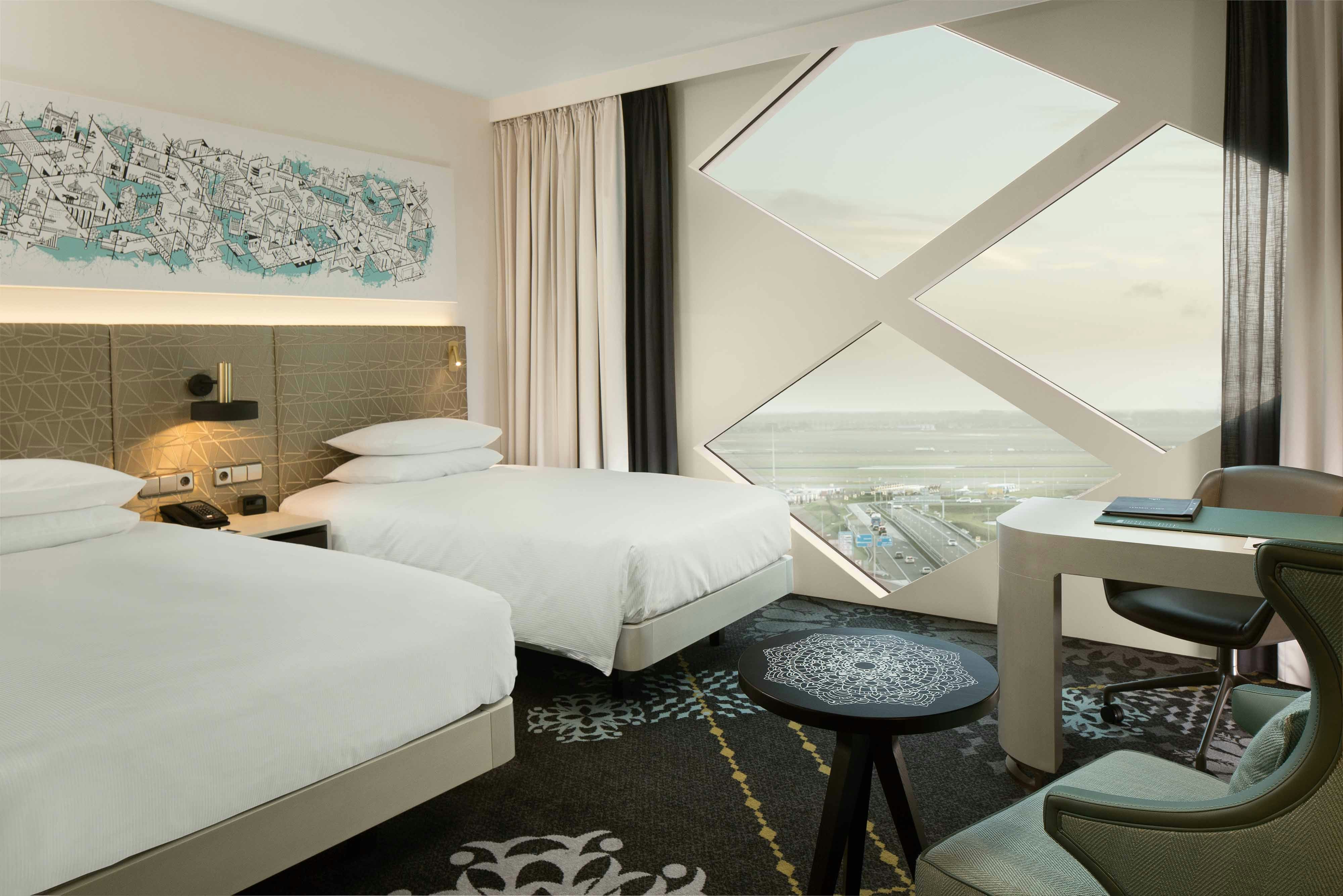 DELUXE, TWIN BEDS, AIRPORT VIEW