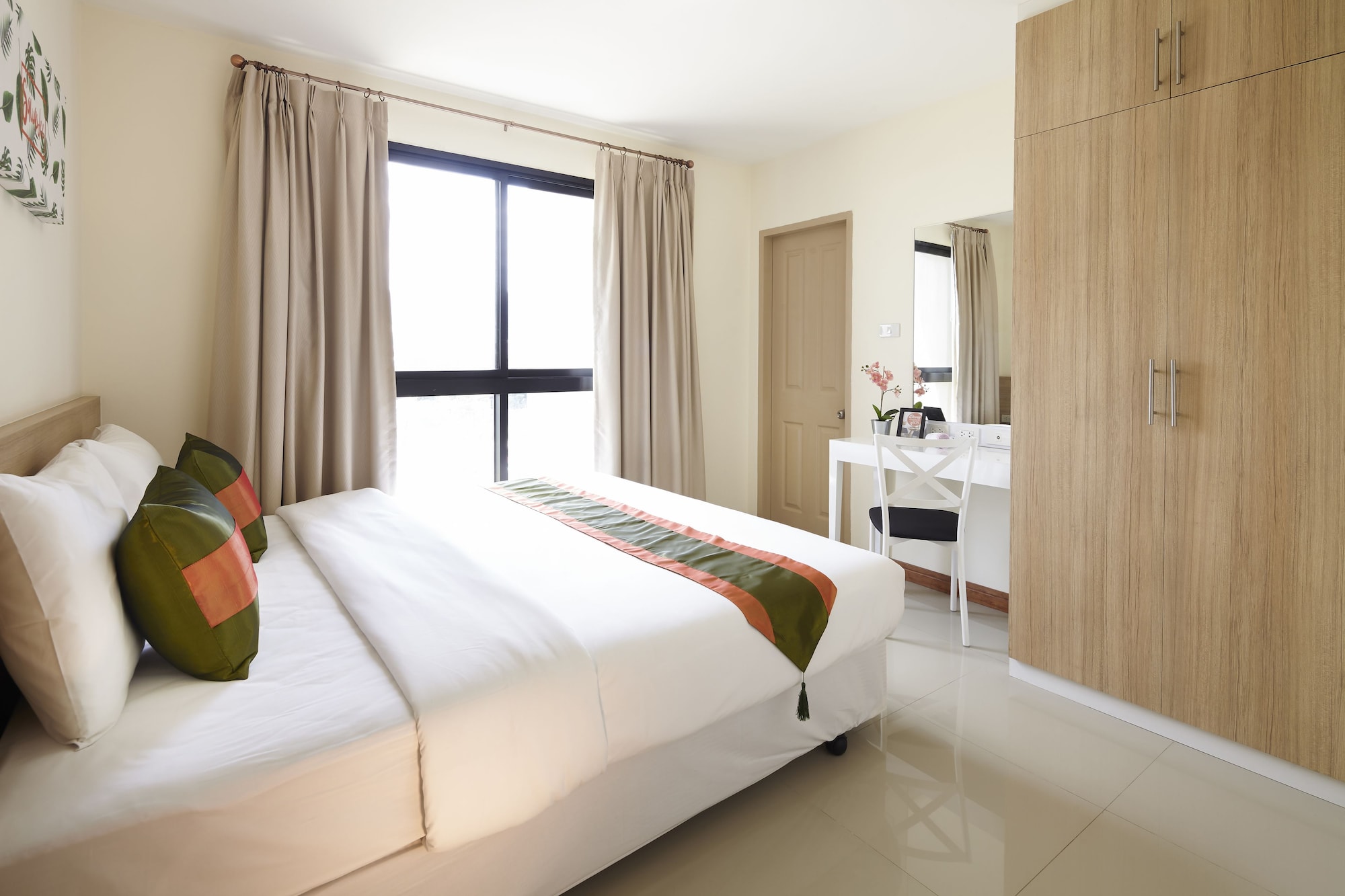 2 BEDROOMS, SUITE