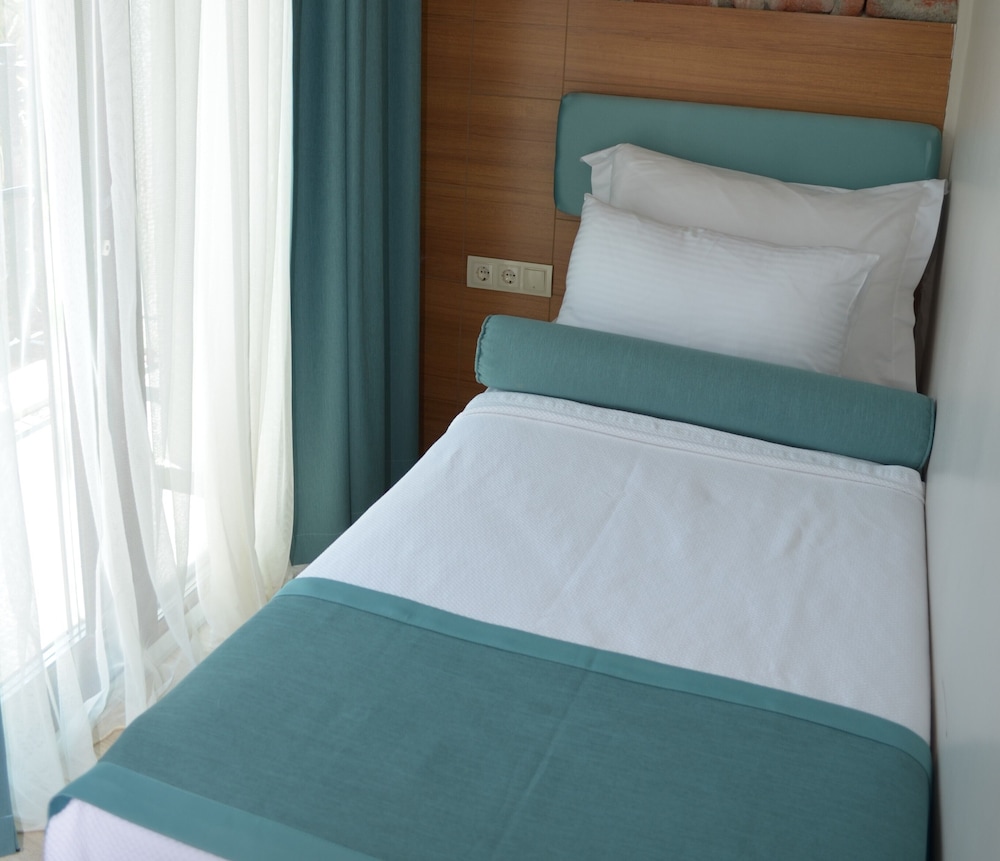 Sardinia Hotel 24/50