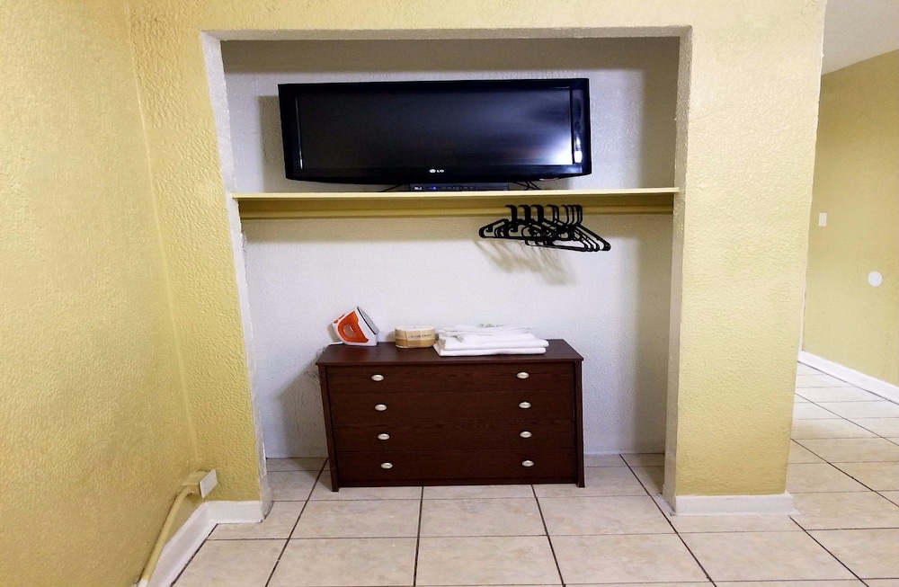 Monterey Inn Hotel 5/50