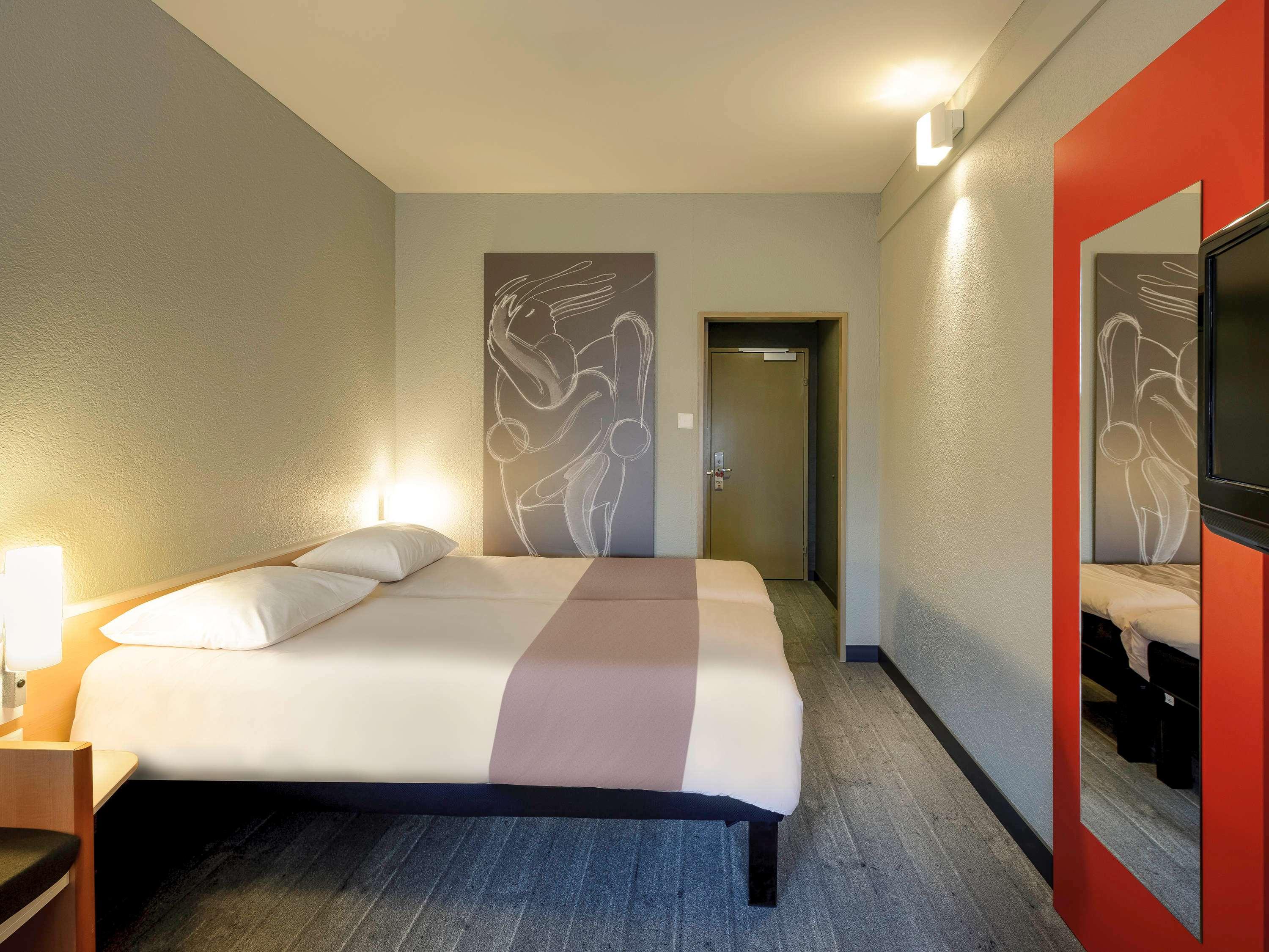 Standard, Twin Beds