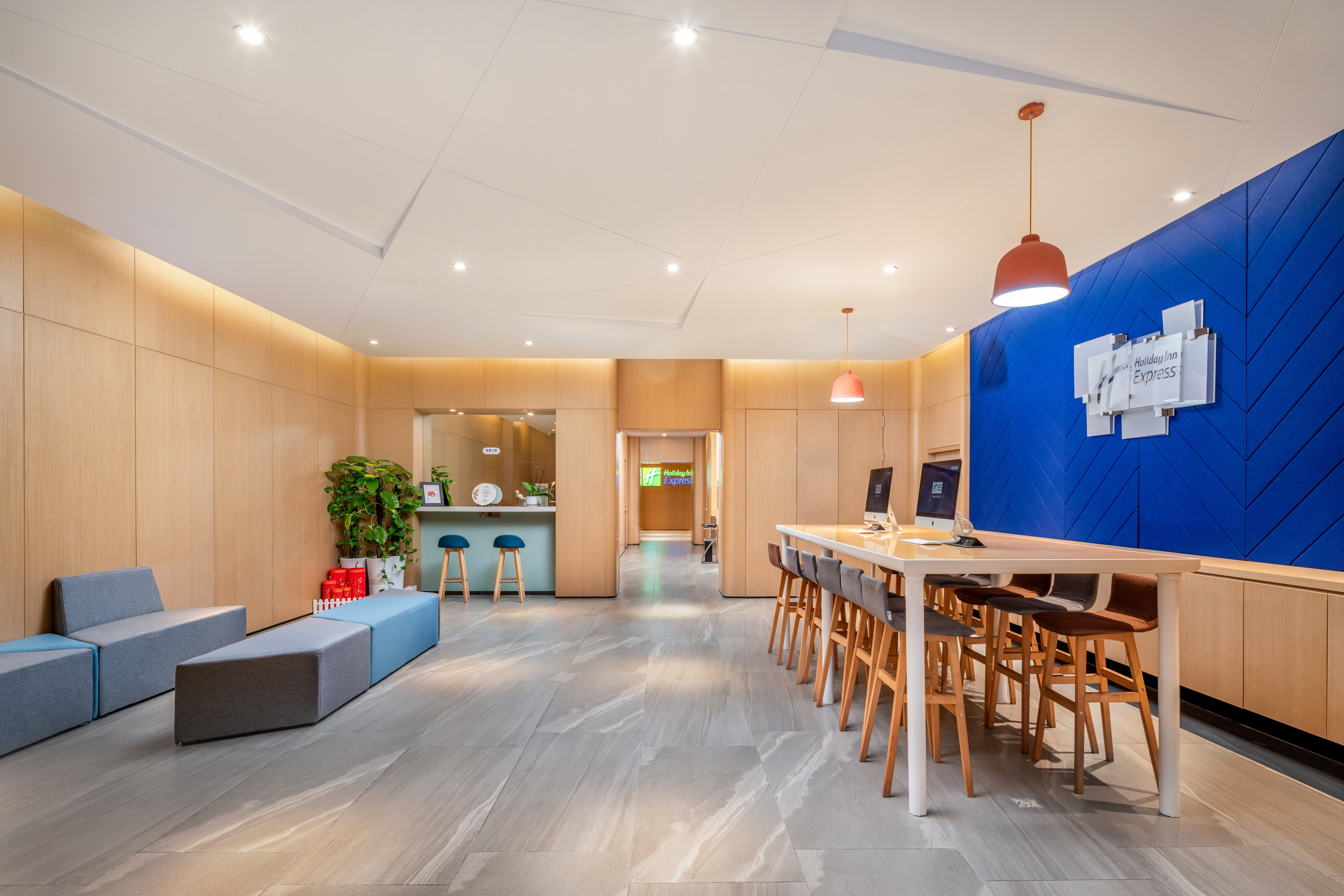 HOLIDAY INN EXPRESS SANYA BAY 9/50