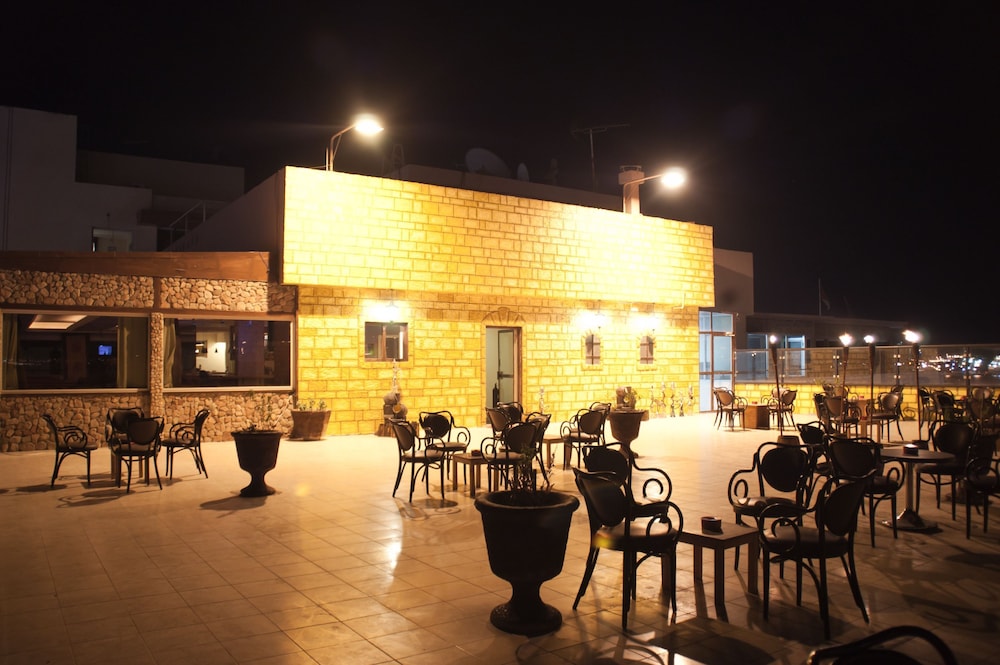 MINA HOTEL 63/65