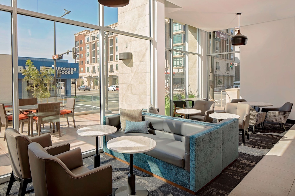 Hyatt Place Glendale/Los Angeles 35/55