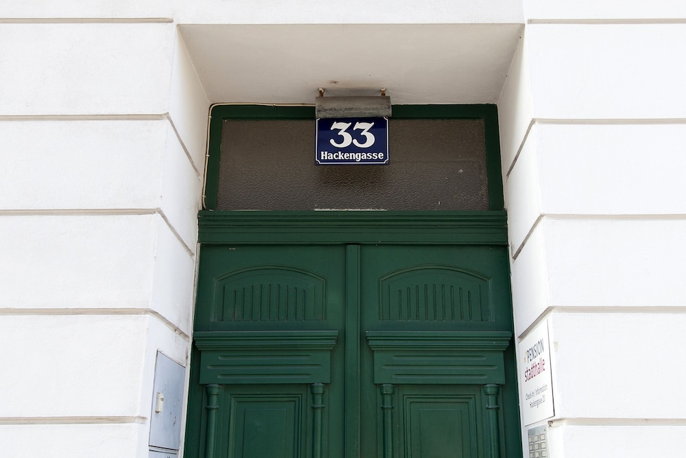 Pension Stadthalle 36/67