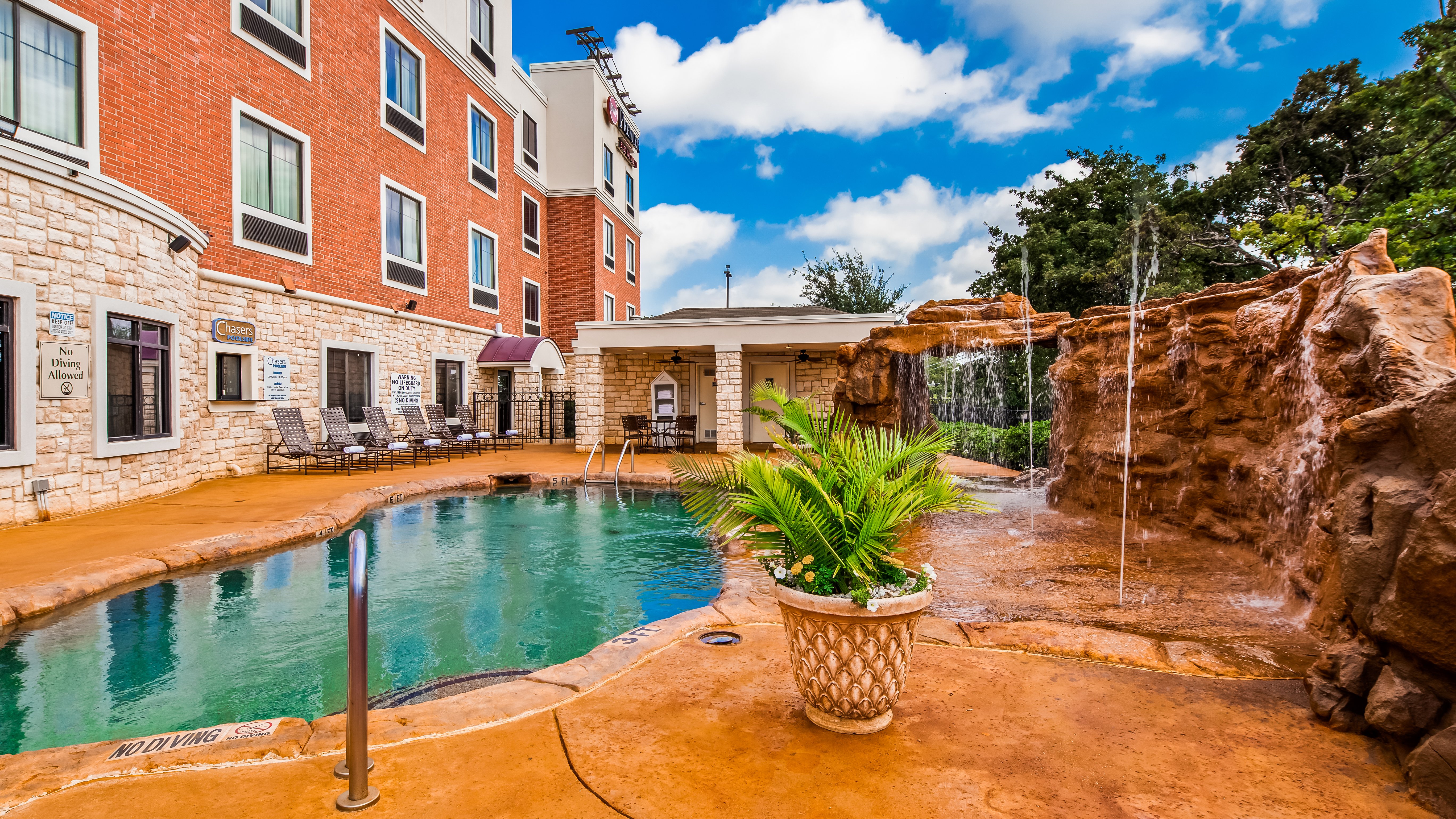 Best Western Premier Crown Chase Inn and Suites 66/70