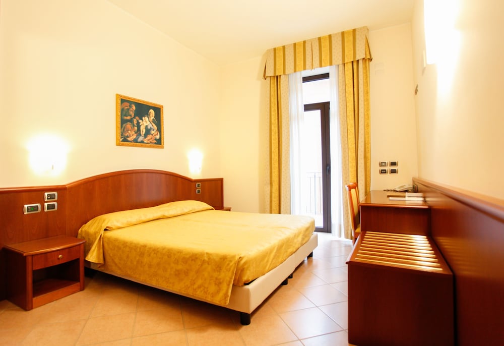 SUPERIOR, DOUBLE BED, LAKE VIEW