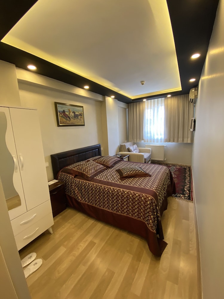 Mehmet Bey Hotel 12/70