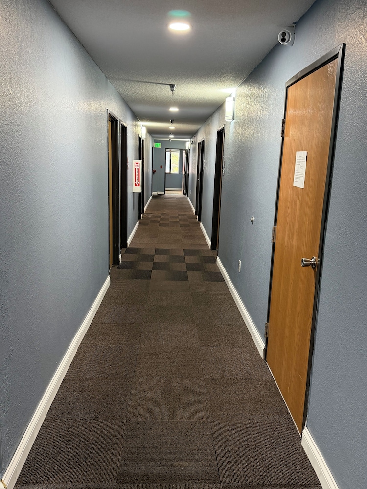 Motel6 Morehead, KY 40/67