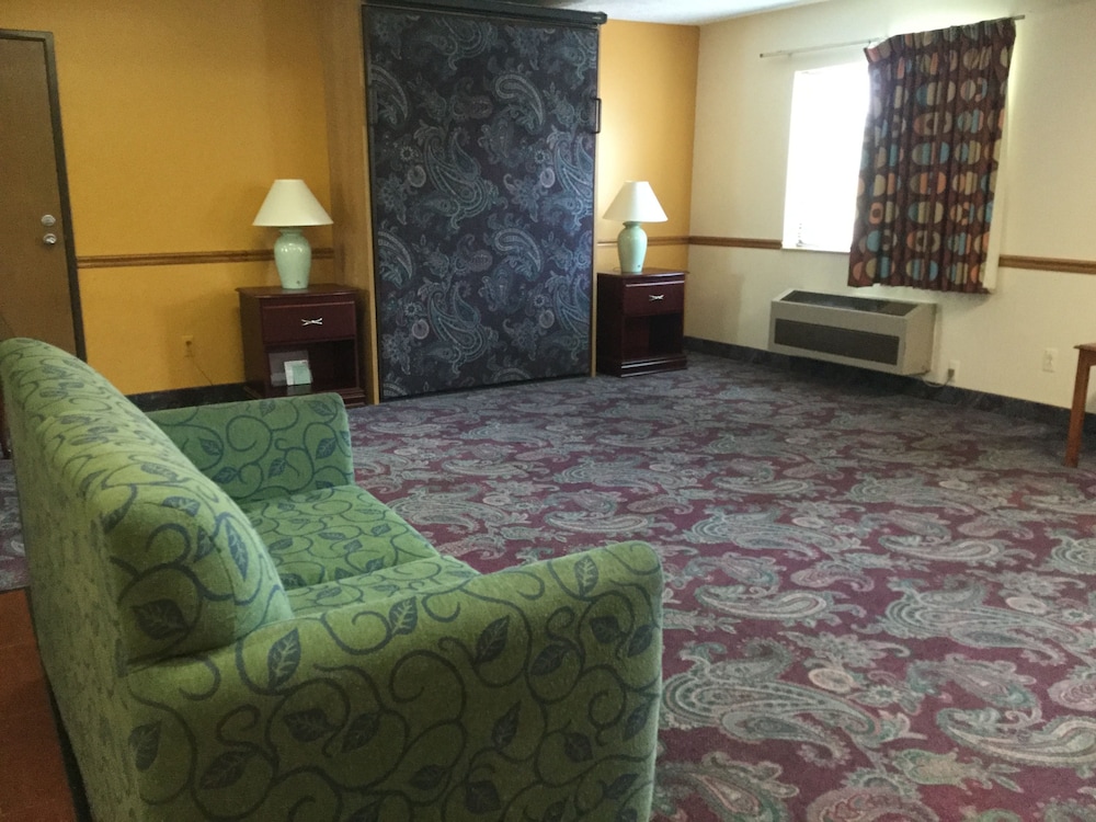 Super 8 by Wyndham Imlay City 9/27