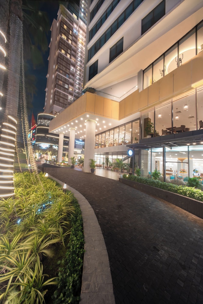 Starcity Bayfront Nha Trang Hotel 72/76