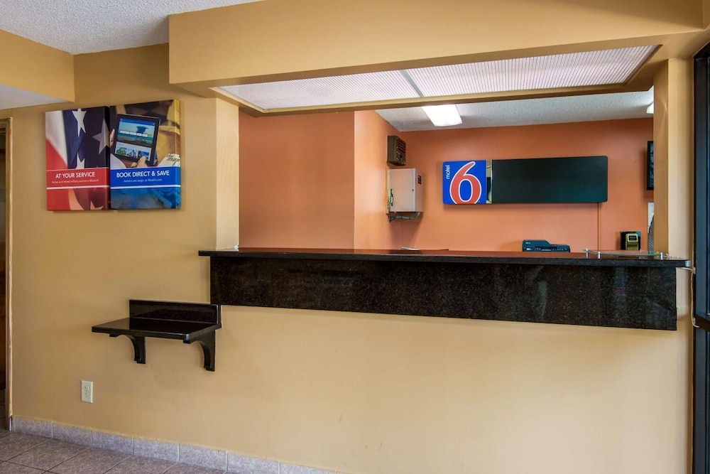 Rodeway Inn and Suites Macon 5/45