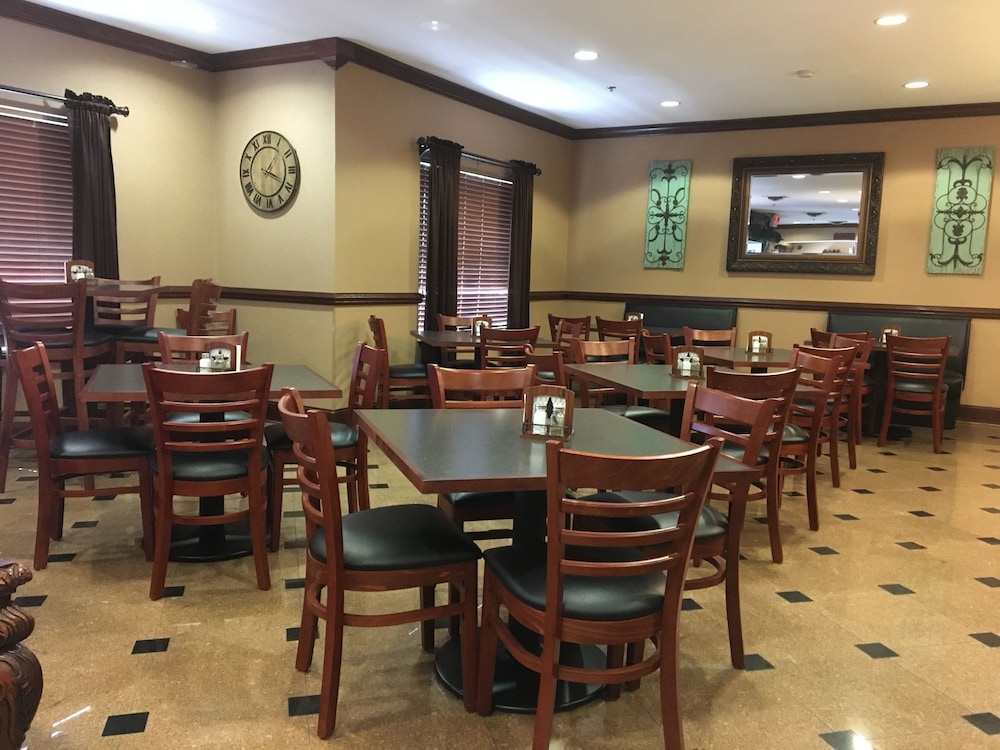 Mountain Inn & Suites Flat Rock 30/53