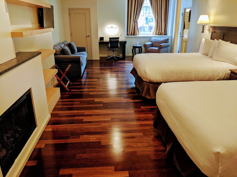Grand Eastonian Suites Hotel 38/79