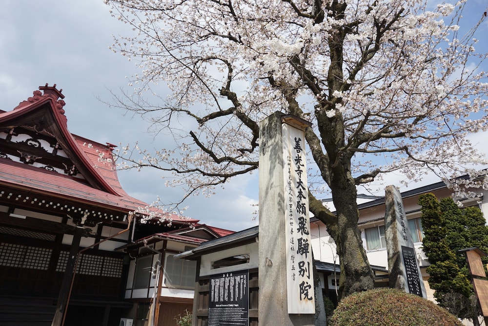 Temple Hotel Takayama Zenkoji 66/67