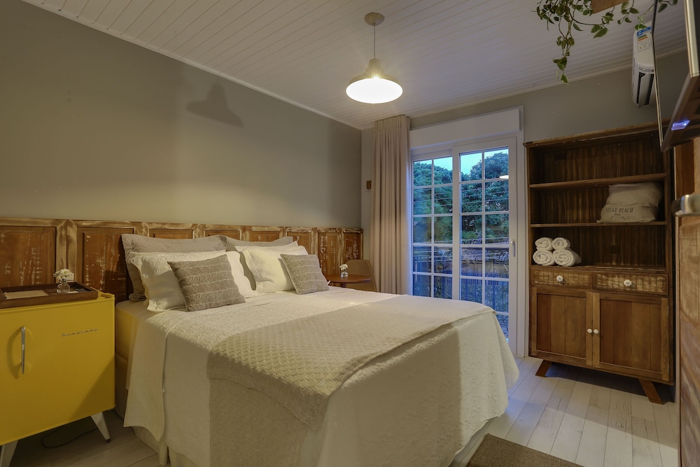 PREMIUM, DOUBLE BED, BEACH SIDE, PARTIAL SEA VIEW