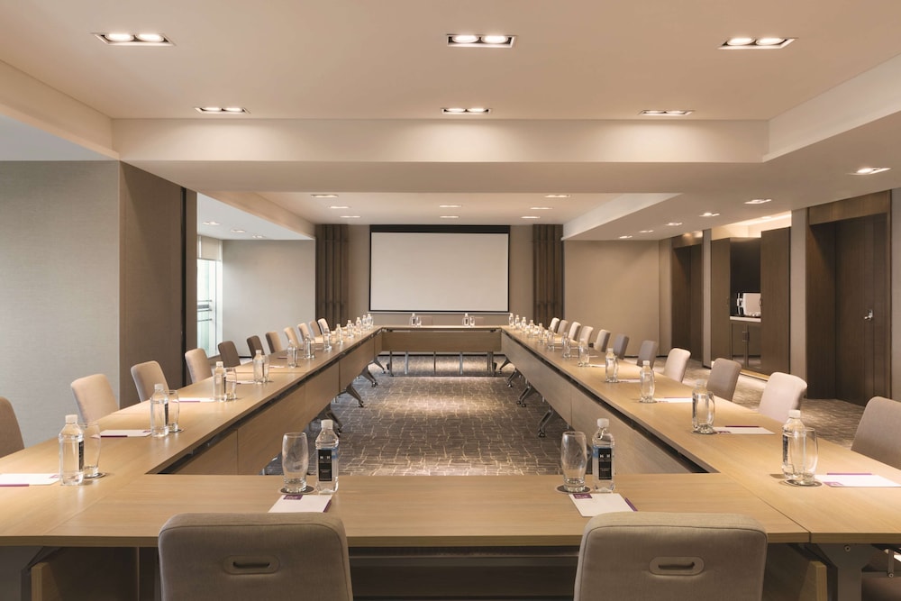 Hyatt House Shenzhen Airport 66/70